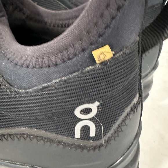 On Cloud Derrickman Suma Women’s  Black Athletic Shoes - Picture 2 of 8